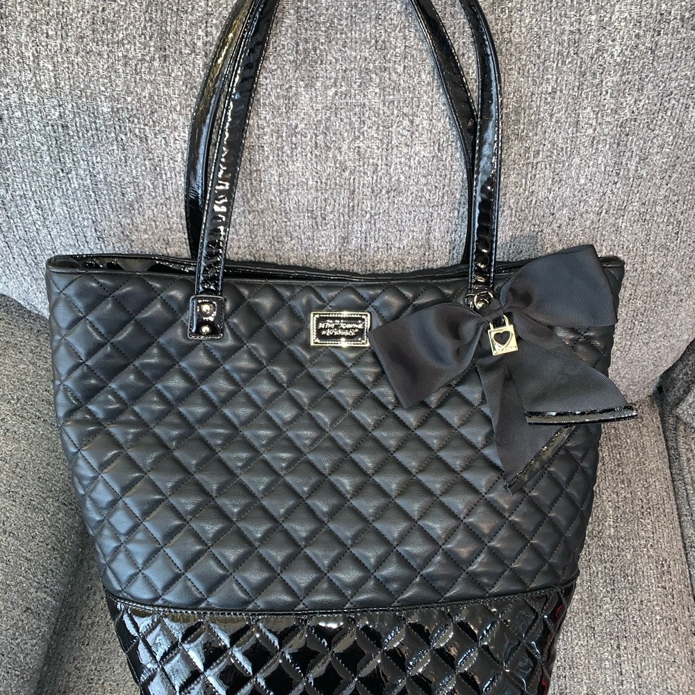 BETSEY JOHNSON black like new bow tote purse - Picture 6 of 6